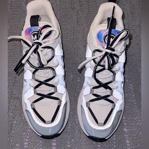 MICHAEL KORS HERO MIXED MEDIA TRAINER